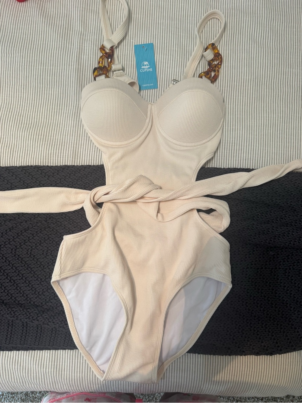 Cupshe Cream Textured One-Piece Swimsuit with Tortoiseshell-Link Straps